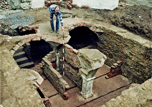 Archeológ Soják po odkrytí krypty.