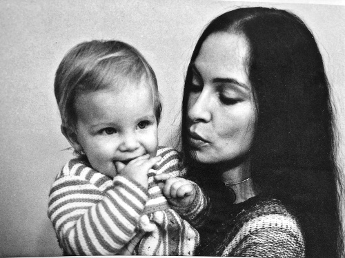Katka so svojou slávnou mamou Zuzanou Kocúrikovou.