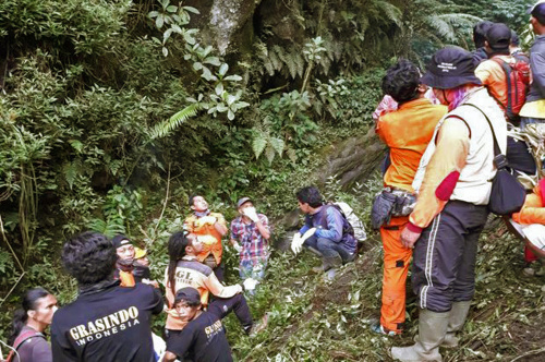 Do pátrania sa zapojilo mnoho záchranárskych zložiek, napokon však bezduché telo horolezca našli v rieke.
