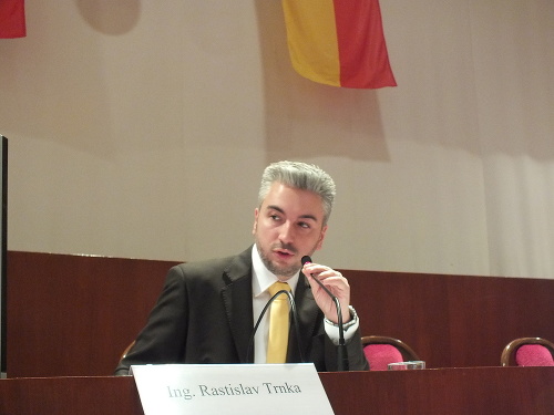 Župan Rastislav Trnka chce opäť zvolať poslancov do konca januára.