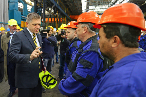 Zlievareň RCC (Railway Casted Components) v Prakovciach na jeseň 2013 za vládu podporil osobne a aj sľúbenými stimulmi vtedajší premiér Robert Fico.