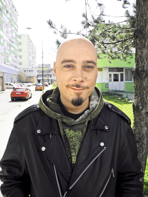 Dušan (37), Bratislava, predajca nábytku
