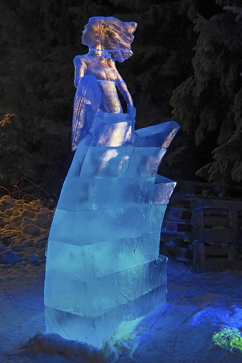 Majestátna ľadová víla pútala pohľady návštevníkov.