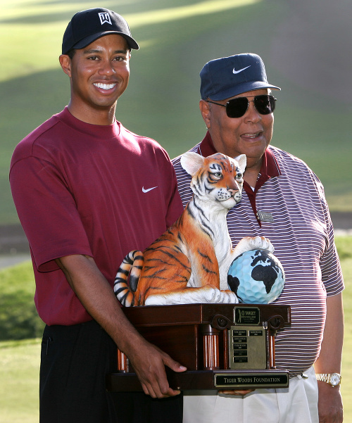 Tiger Woods spolu s otcom Earlom.