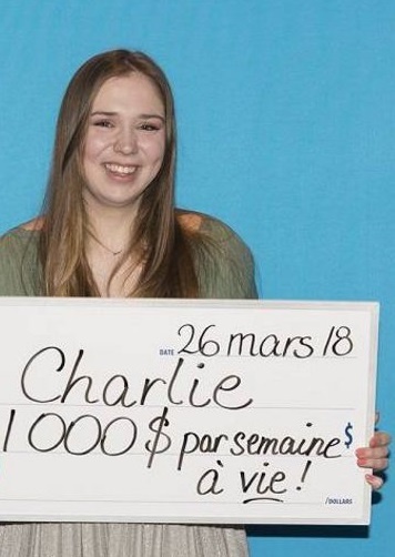 Charlie Lagarde si na oslavu svojich 18. narodenín 14. marca kúpila fľašu šampanského a vôbec prvý stierací žreb v živote a vyhrala hlavnú cenu.
