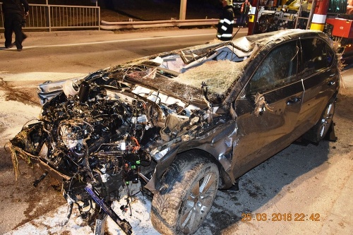 V tomto aute zahynul pri nehode Jozef († 26) z okresu Púchov, ktorý na aute unikal pred políciou. 