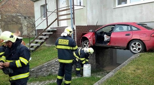 Mužovi sa podaril neuveriteľný parkovací manéver.