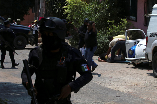 Rozstrieľané telá 15 mužov objavila mexická polícia v aute.