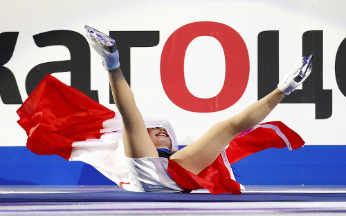 Aj šampiónka: Kanaďanka Osmondová pridala k bronzu zo ZOH 2018 senzačné zlato z MS. Takéto „pristátie“ vystrúhala v okamihu, keď si išla po medailu...