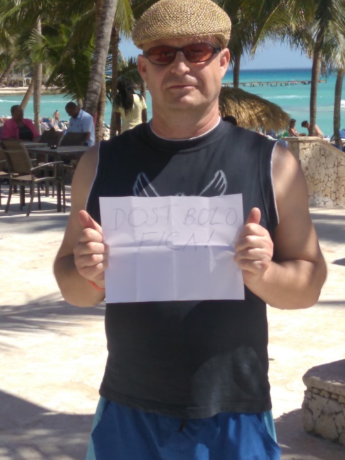 Čitateľ Igor protestuje na dovolenke v Dominikánskej republike.