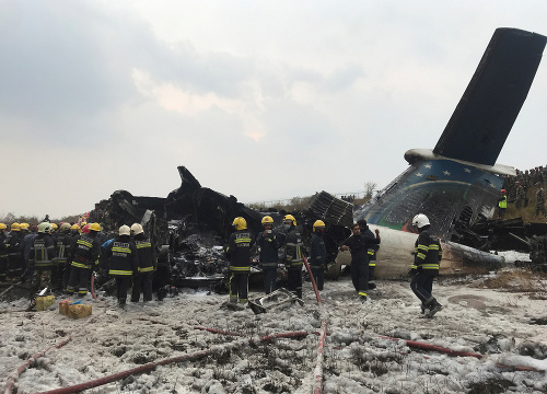 Lietadlo so 67 pasažiermi havarovalo pri pristávaní.