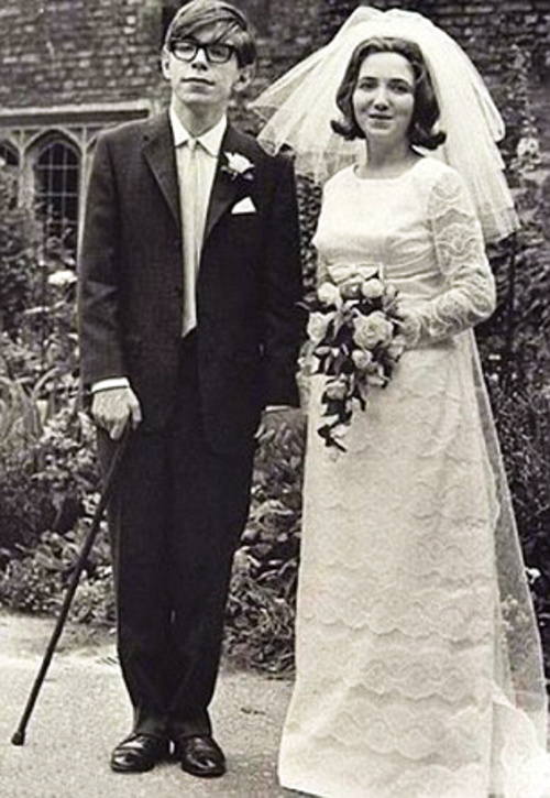 V roku 1965 sa oženil s Jane Hawking, ktorá sa o neho 30 rokov starala. 