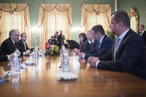 Prezident SR Andrej Kiska (vľavo) prijal členov strany Most-Híd v Bratislave v pondelok 12. marca 2018.