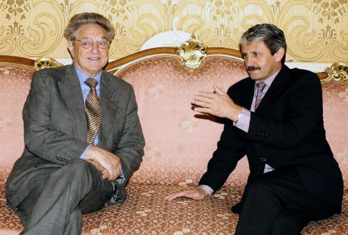 2001:  V tomto roku sa Soros stretol aj s premiérom Mikulášom Dzurindom.