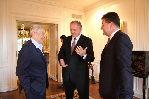 Prezident sa zúčastnil v roku 2016 stretnutia so Sorosom aj v prítomnosti Ficovho ministra Lajčáka.