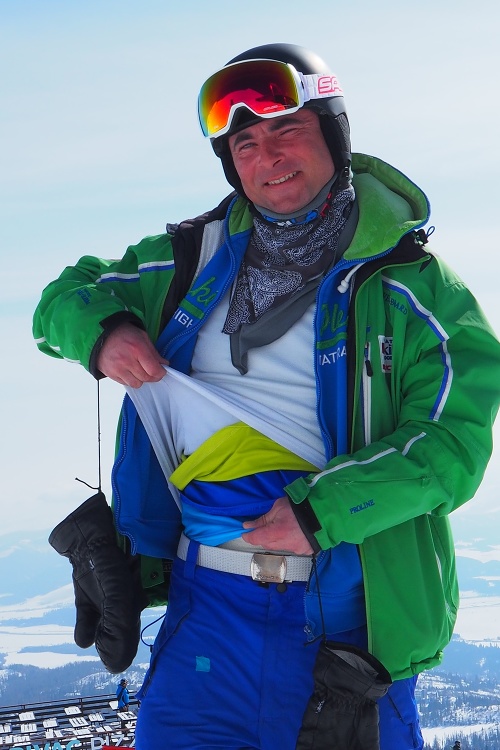  Aj keď by mali skončiť arktické mrazy, inštruktor upozorňuje lyžiarov, aby nepodceňovali oblečenie.