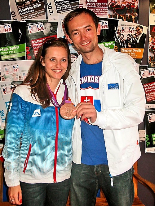 Stano si zapózoval aj so šťastnou Dankou Bartekovou a jej bronzovou medailou.