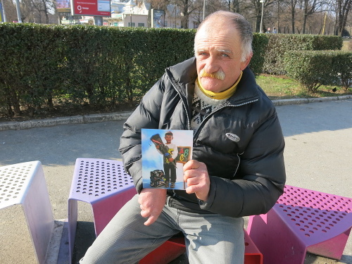 Skormútený starý otec Dušan Mitaľ už takmer tri roky vnúčika nevidel.