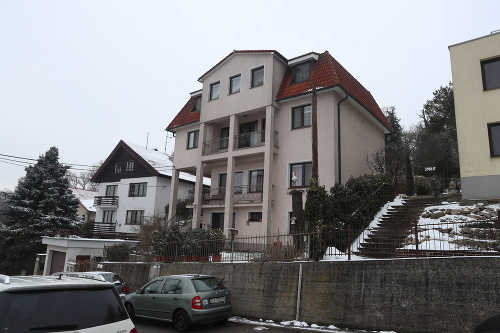 V tomto dome má byt Juraj Bača.