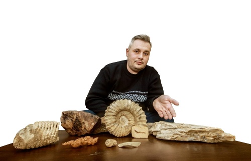 Najväčšia súkromná zbierka: Arpáš má doma asi 3-tisíc fosílií. 