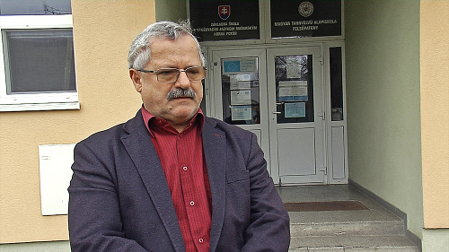 Riaditeľ školy Zoltán Horváth okamžite prijal v škole opatrenia.