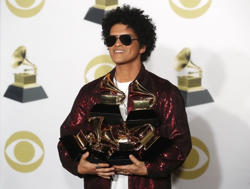 Bruno Mars bol jedným z troch spevákov, ktorí ovládli tohtoročné Grammy.