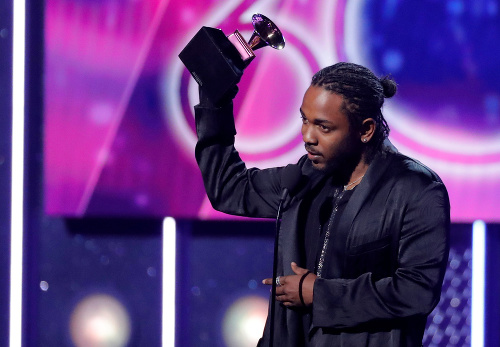 Kendrick Lamar bol jedným z troch spevákov, ktorí ovládli tohtoročné Grammy.
