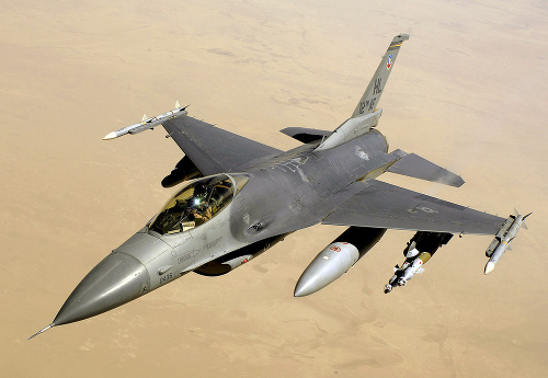 Americký F 16: Je starý a nákupná cena je veľmi vysoká. Na nové by sme nemali peniaze.