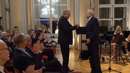 Expremiér sa rád zvítal s bývalým prezidentom Ivanom Gašparovičom.