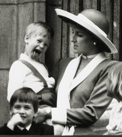 Princezná Diana so synmi. 