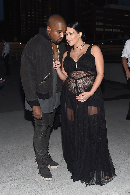 Manželia Kim Kardashian a Kanye West na New York Fashion Week.