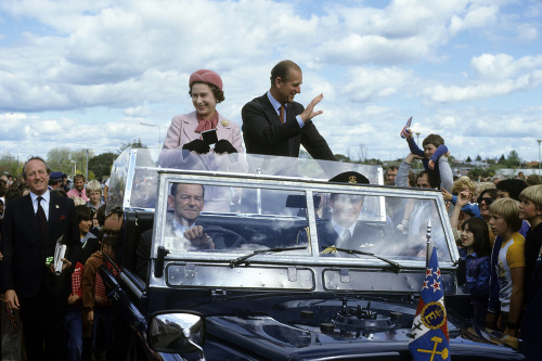 Kráľovná počas sprievodu na Novom Zélande, kde sa ocitla blízko smrti.