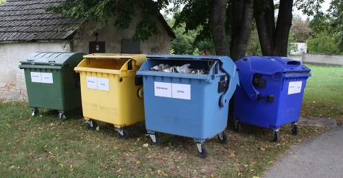 Kontajnery slúžia na komunálny odpad.
