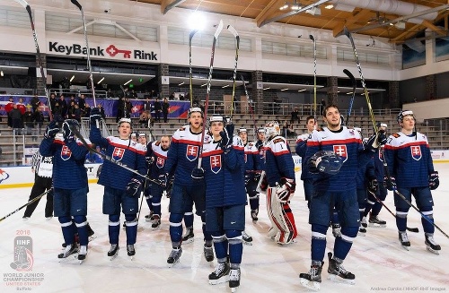 Slováci to proti hokejovým elitám sveta nemali ľahké.