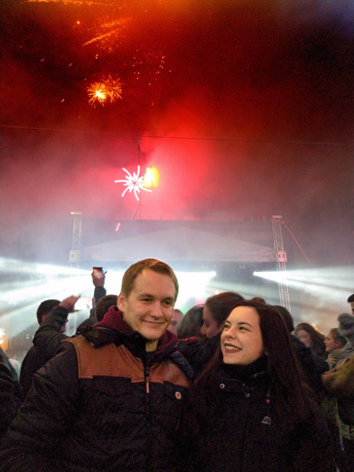Martinčania privítali Nový rok ohňostrojom, oldies video-hitmi DJ Chozzeho.
