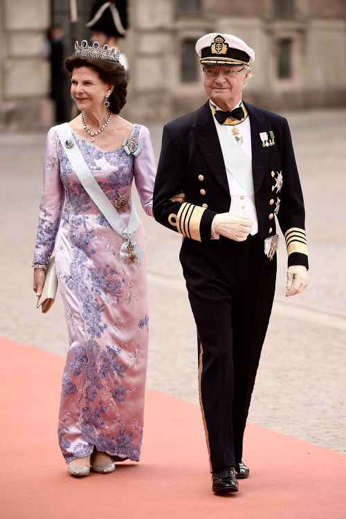 Švédsky kráľ Karol XVI. Gustáv s manželkou.