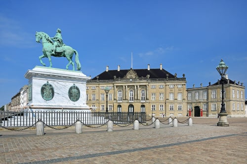 Amalienborg: Palác v Kodani je oficiálnou adresou, kde býva kráľovská rodina.