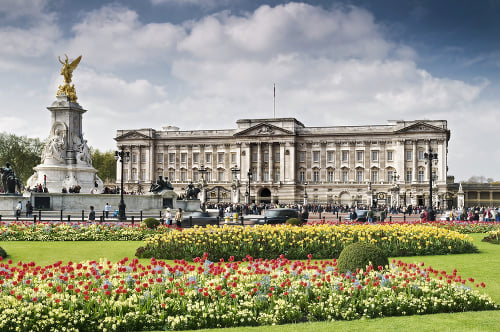 Buckinghamský palác: Asi najznámejšie kráľovské sídlo na svete.