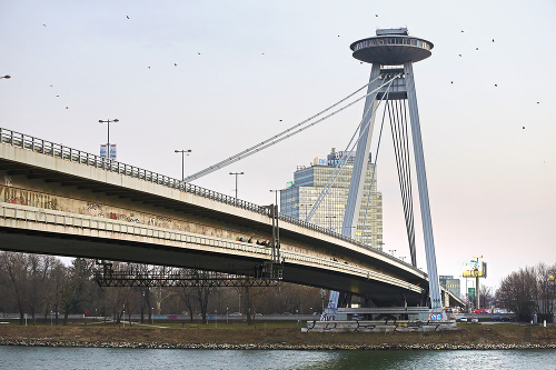 Primátor Ivo Nesrovnal uvažuje o oprave cesty na moste od augusta 2016.