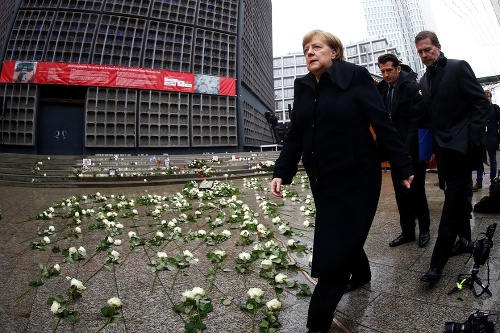 Spomienky sa zúčastnila nemecká kancelárka Angela Merkelová.