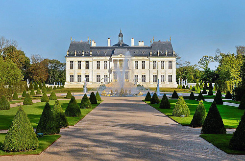 Chateau Louis XIV postavili v štýle 17. storočia, ale je moderne vybavený.