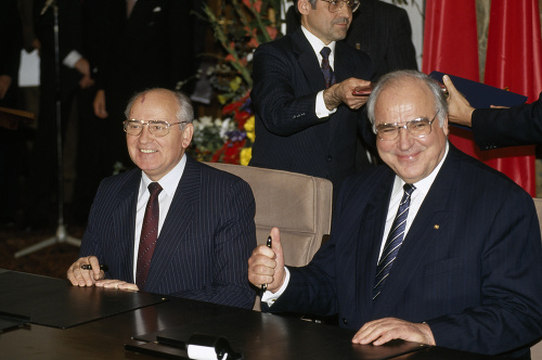 Priatelia: Michail Gorbačov a Helmut Kohl