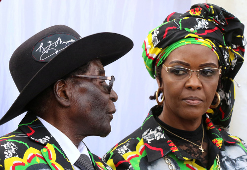 Prezident Zimbabwe Robert Mugabe s manželkou Grace