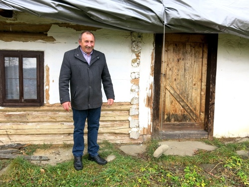 Starostu Vasiľa Diniča schátraný stav domčeka trápi.