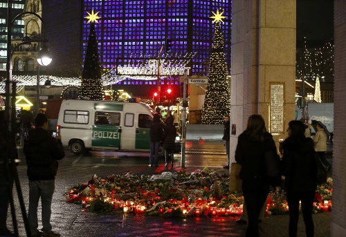 Útok na vianočných trhoch si vyžiadal 12 obetí. 