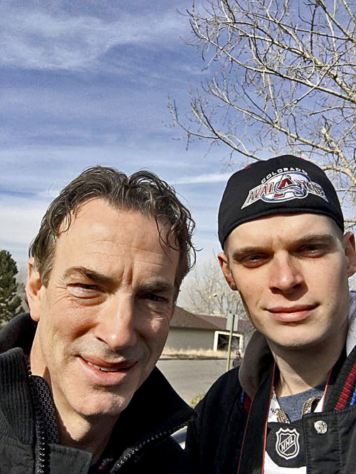 NA PAMIATKU: David si urobil selfie s bývalou hviezdou Colorada Sakicom (vľavo).