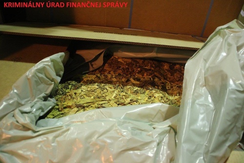 Škatule skrývali takmer 9 ton nelegálneho tabaku.