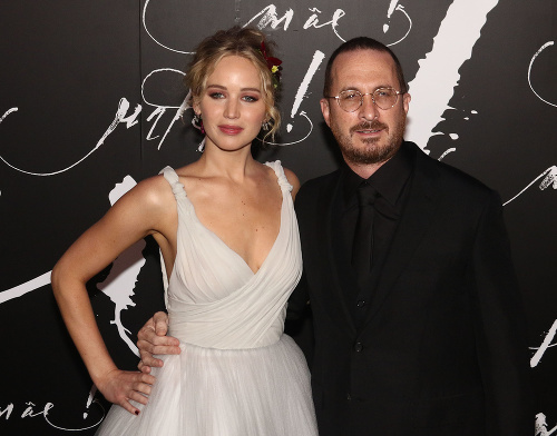 Herečka Jennifer Lawrence a režisér Darren Aronofsky