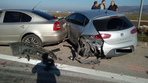 Nehoda, pri ktorej sa zranil policajt, sa stala v Nitre.