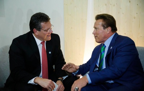 Arnold Schwarzenegger (70) zaujal aj nášho eurokomisára Maroša Šefčoviča (51), ktorý s ním viedol vášnivú diskusiu.